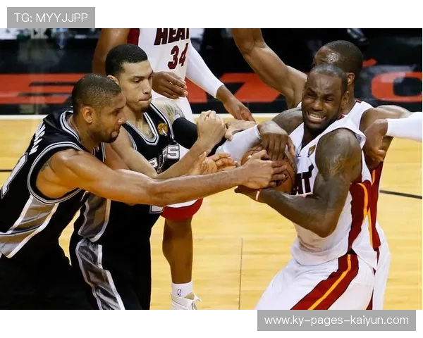 热火内线包夹成功逼出对手失误